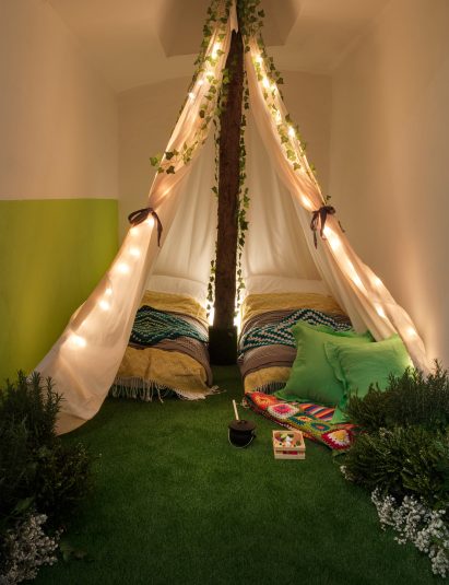 Greenery apartment installation by Airbnb and Pantone