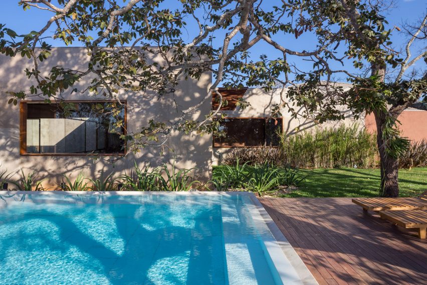House 28 in Brasilia by Equipe Lamas