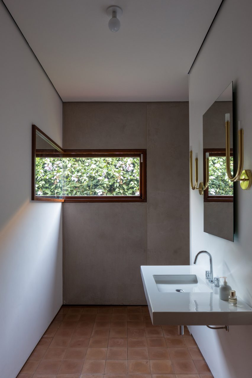 House 28 in Brasilia by Equipe Lamas
