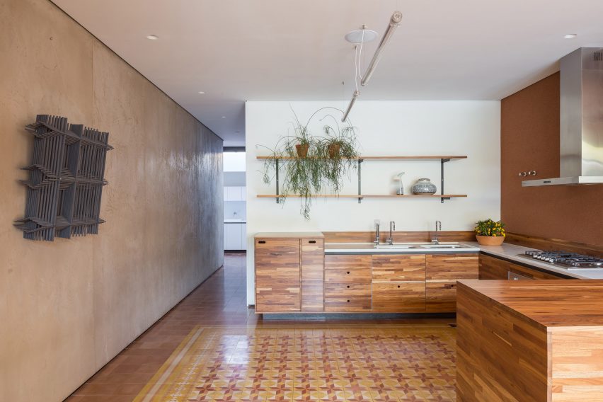 House 28 in Brasilia by Equipe Lamas