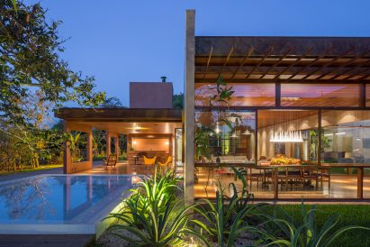 House 28 in Brasilia by Equipe Lamas