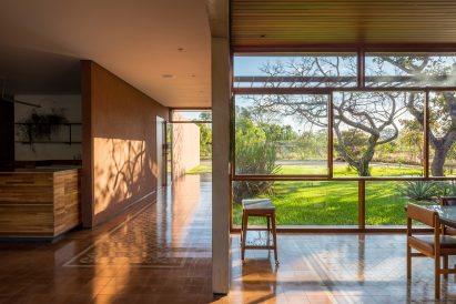House 28 in Brasilia by Equipe Lamas