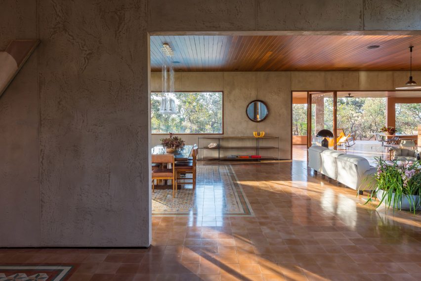 House 28 in Brasilia by Equipe Lamas