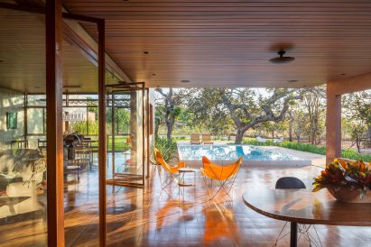 House 28 in Brasilia by Equipe Lamas