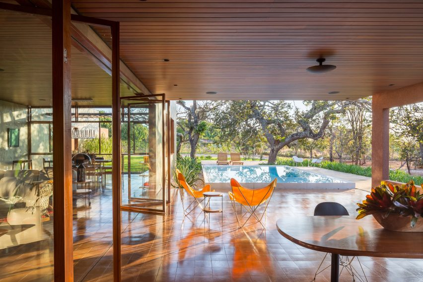House 28 in Brasilia by Equipe Lamas