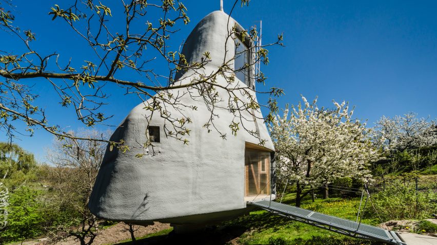 Sprayed polyurethane lends rocky appearance to orchard house by Šépka Architekti