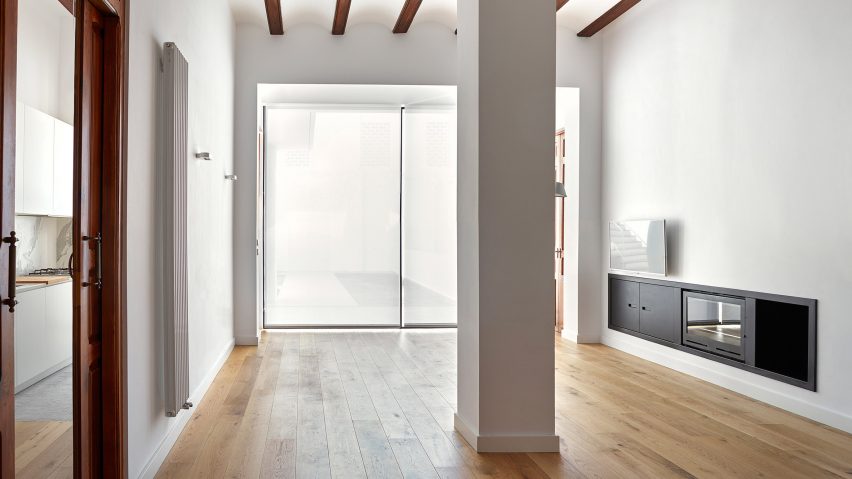 DG Arquitecto Valencia reconfigures traditional Spanish townhouse