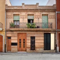 DG Arquitecto Valencia reconfigures traditional Spanish townhouse