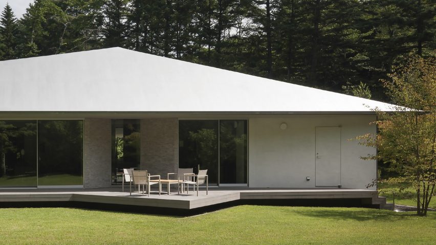 House of Seven gardens by Fran Silvestre Arquitectos