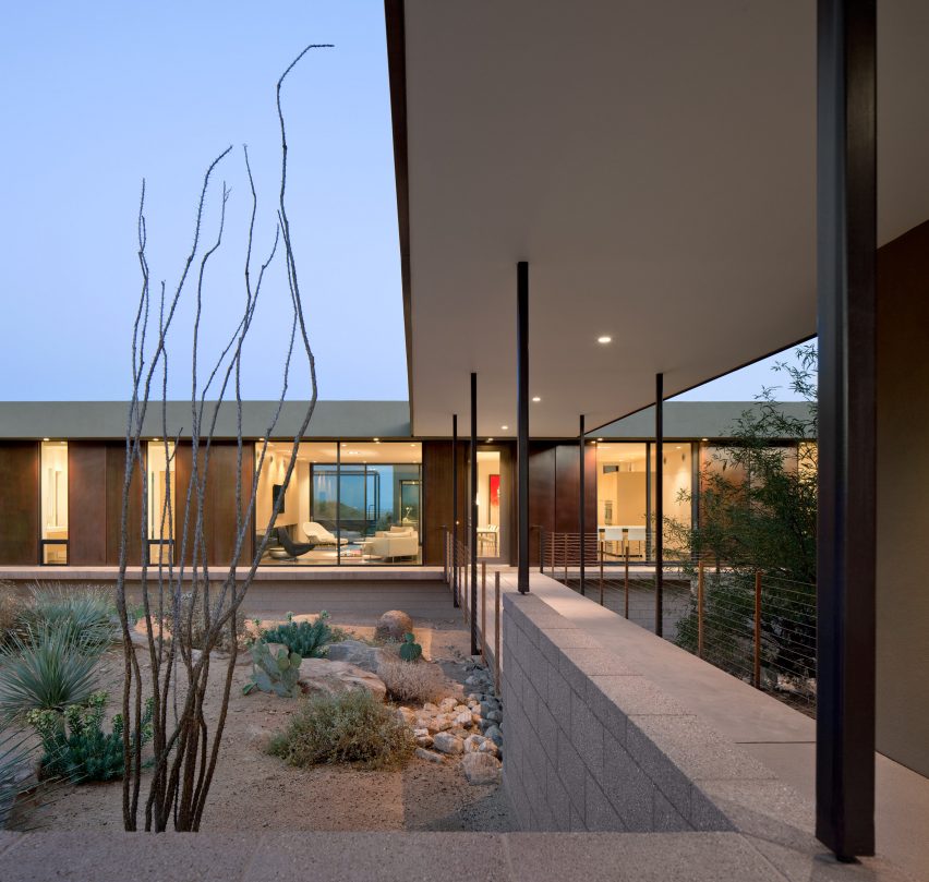 Levin Residence in Arizona by Ibarraro Rosano