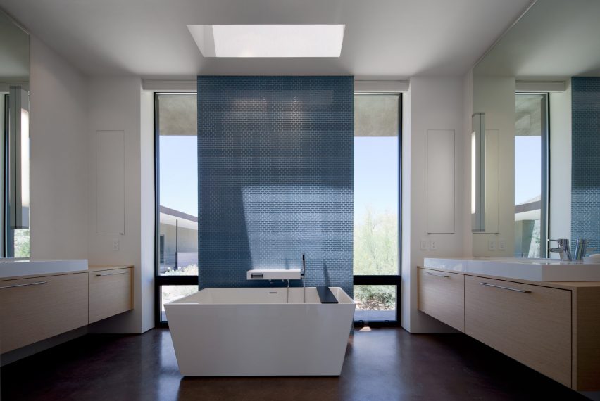 Levin Residence in Arizona by Ibarraro Rosano