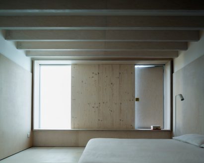 Minimalist Methodist church by West Architecture