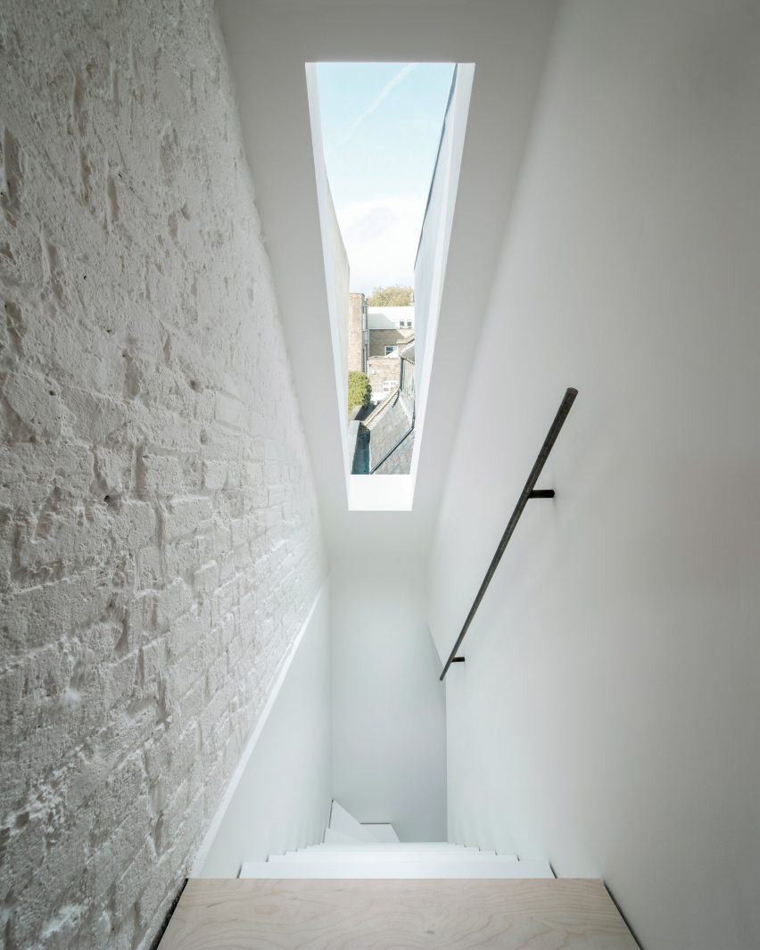Minimalist Methodist church by West Architecture