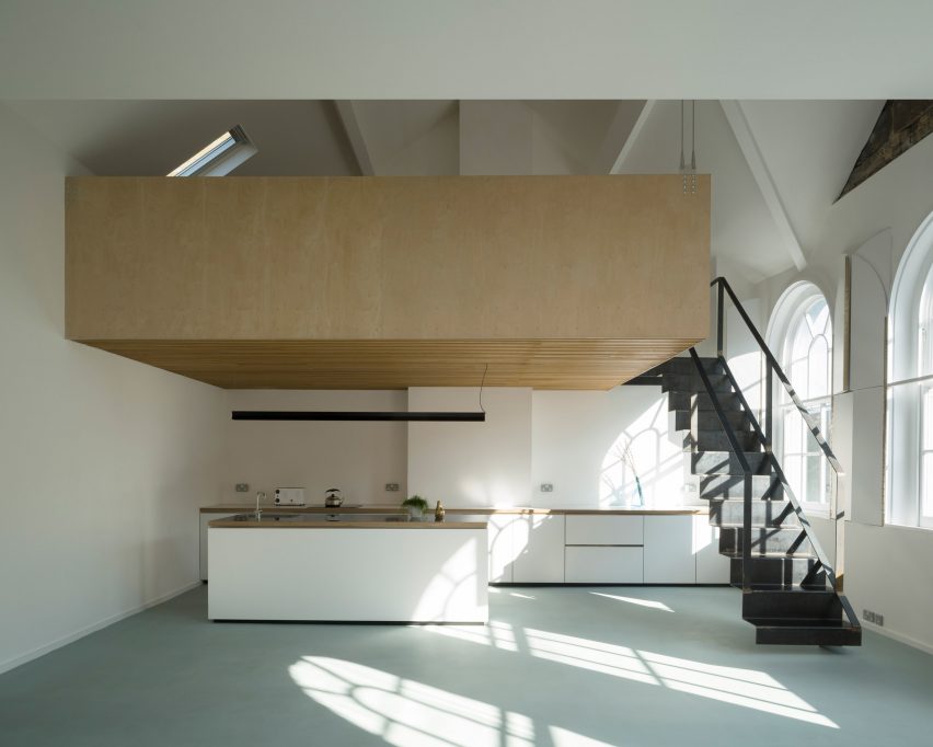 Minimalist Methodist church by West Architecture