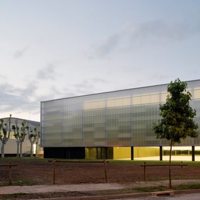 Municipal Sports Hall by BCQ