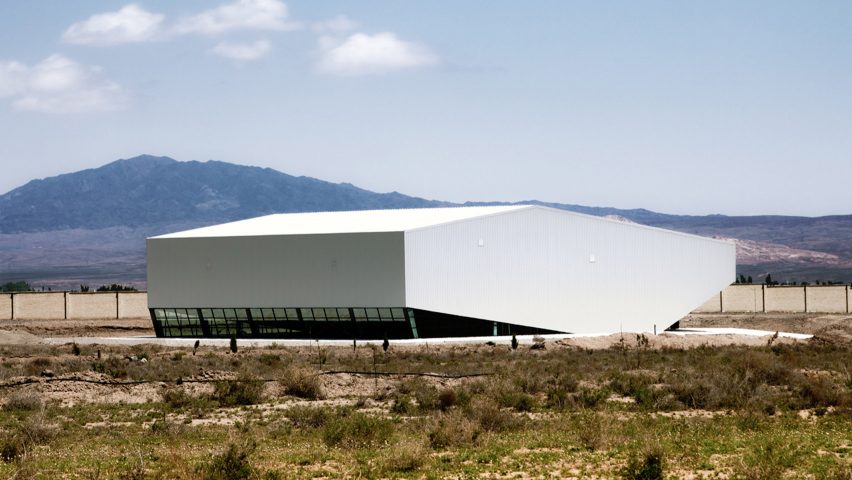 FEA Studio installs “cloud-like” sports hall in mountainous landscape of northern Iran