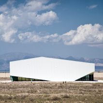 FEA Studio installs “cloud-like” sports hall in mountainous landscape of northern Iran