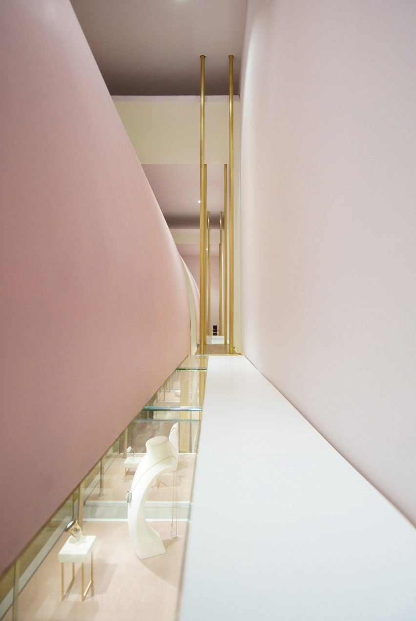 Nuun jewellery shop by Java Architectes