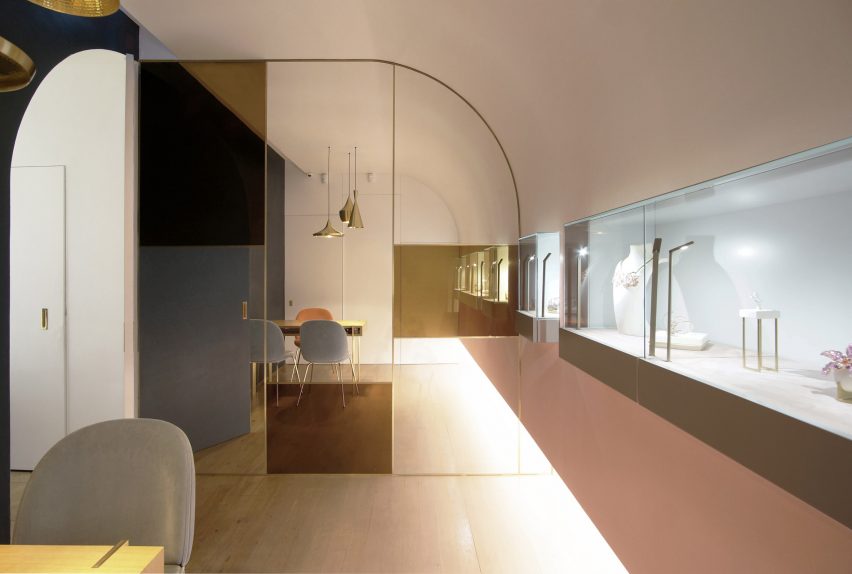 Nuun jewellery shop by Java Architectes