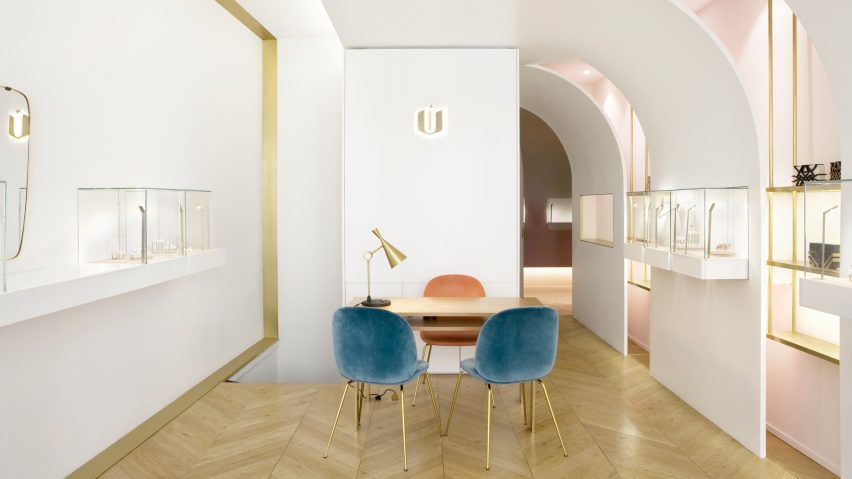 Nuun jewellery shop by Java Architectes