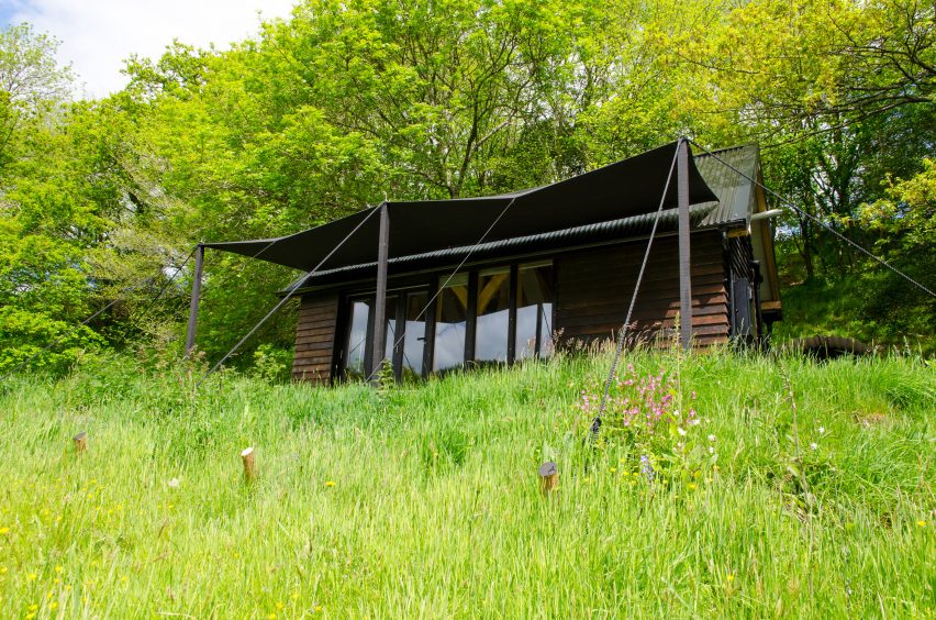 Oak cabin by out the valley