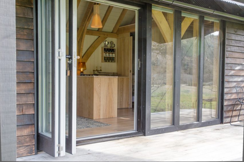 Oak cabin by out the valley