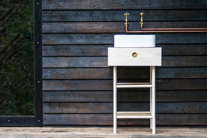 Oak cabin by out the valley