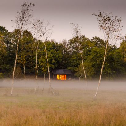 Out of the Valley offers escapism with off-grid cabin made of oak and cedar