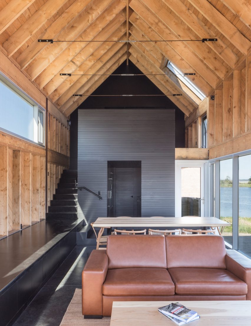 Point House by MacKay-Lyons Sweetapple