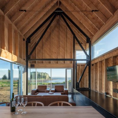 Point House by MacKay-Lyons Sweetapple
