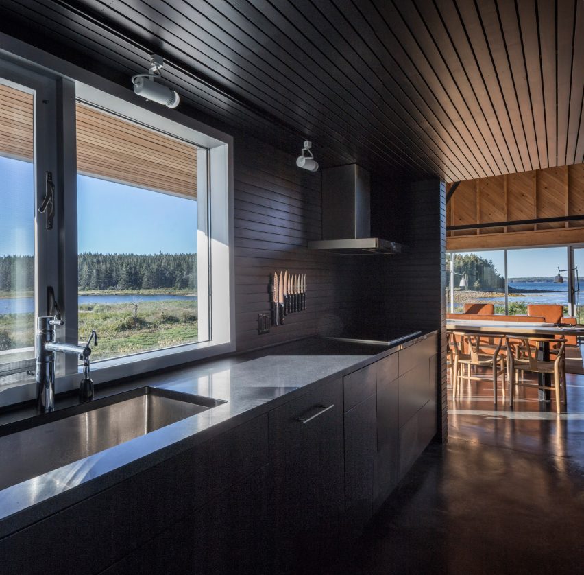 Point House by MacKay-Lyons Sweetapple