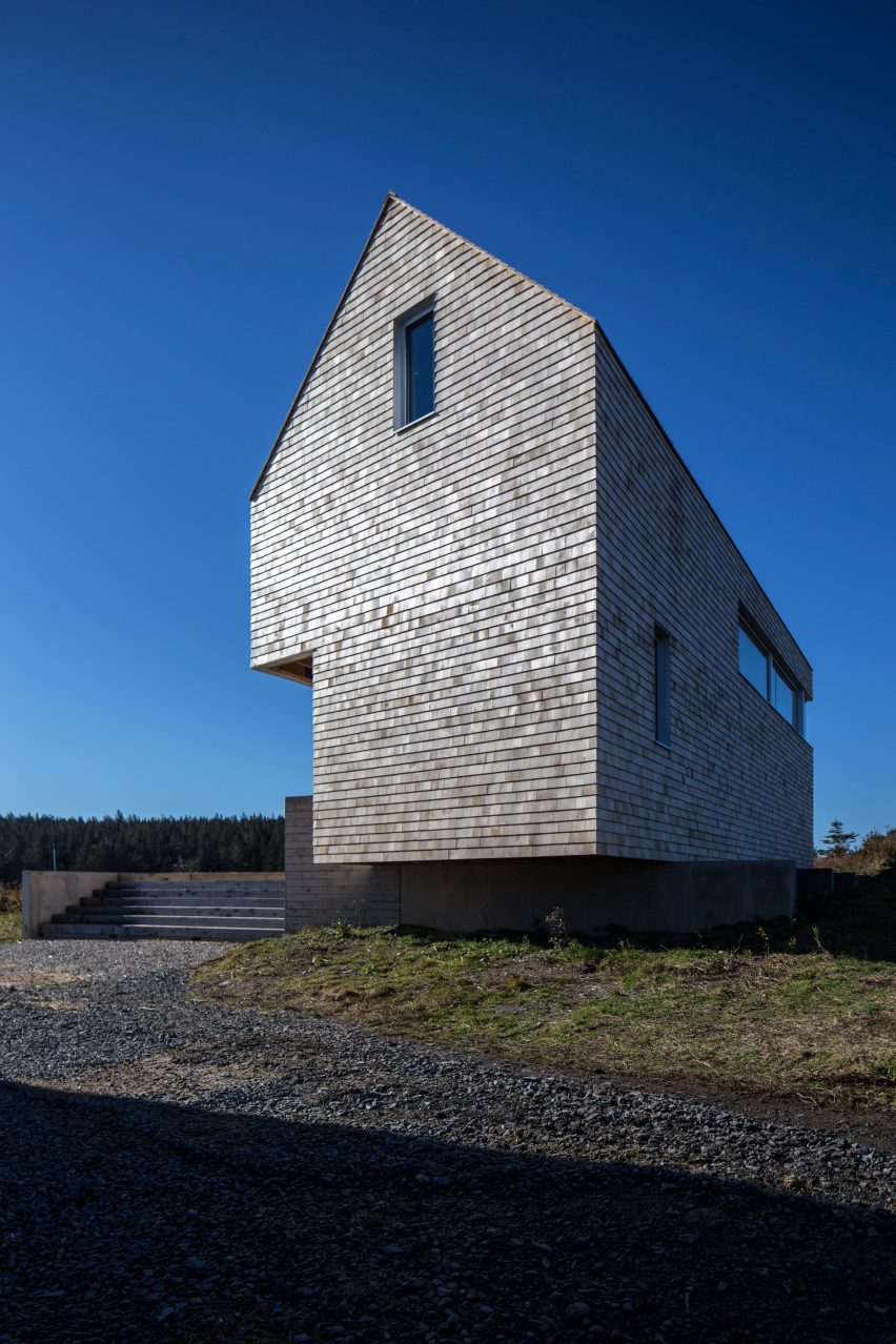 Point House by MacKay-Lyons Sweetapple