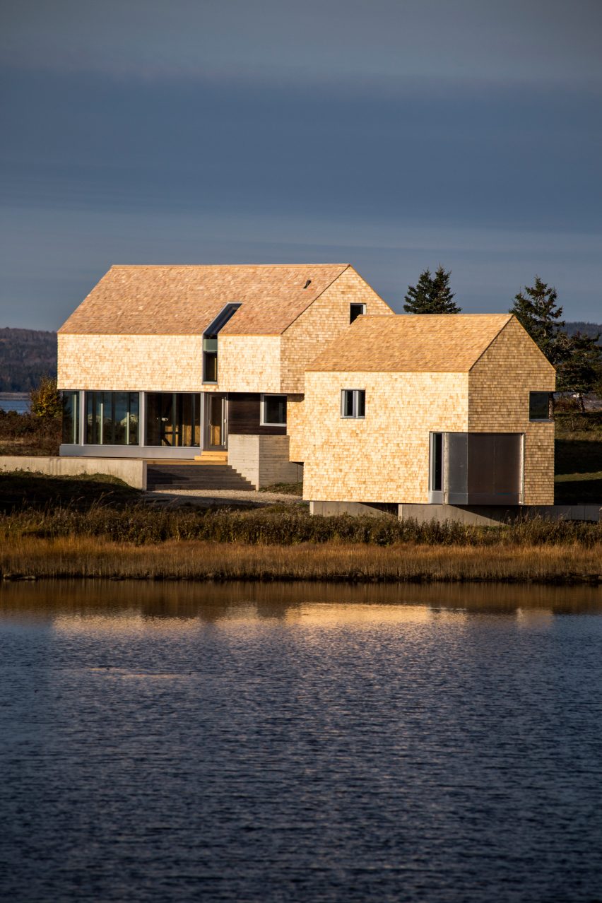 Point House by MacKay-Lyons Sweetapple