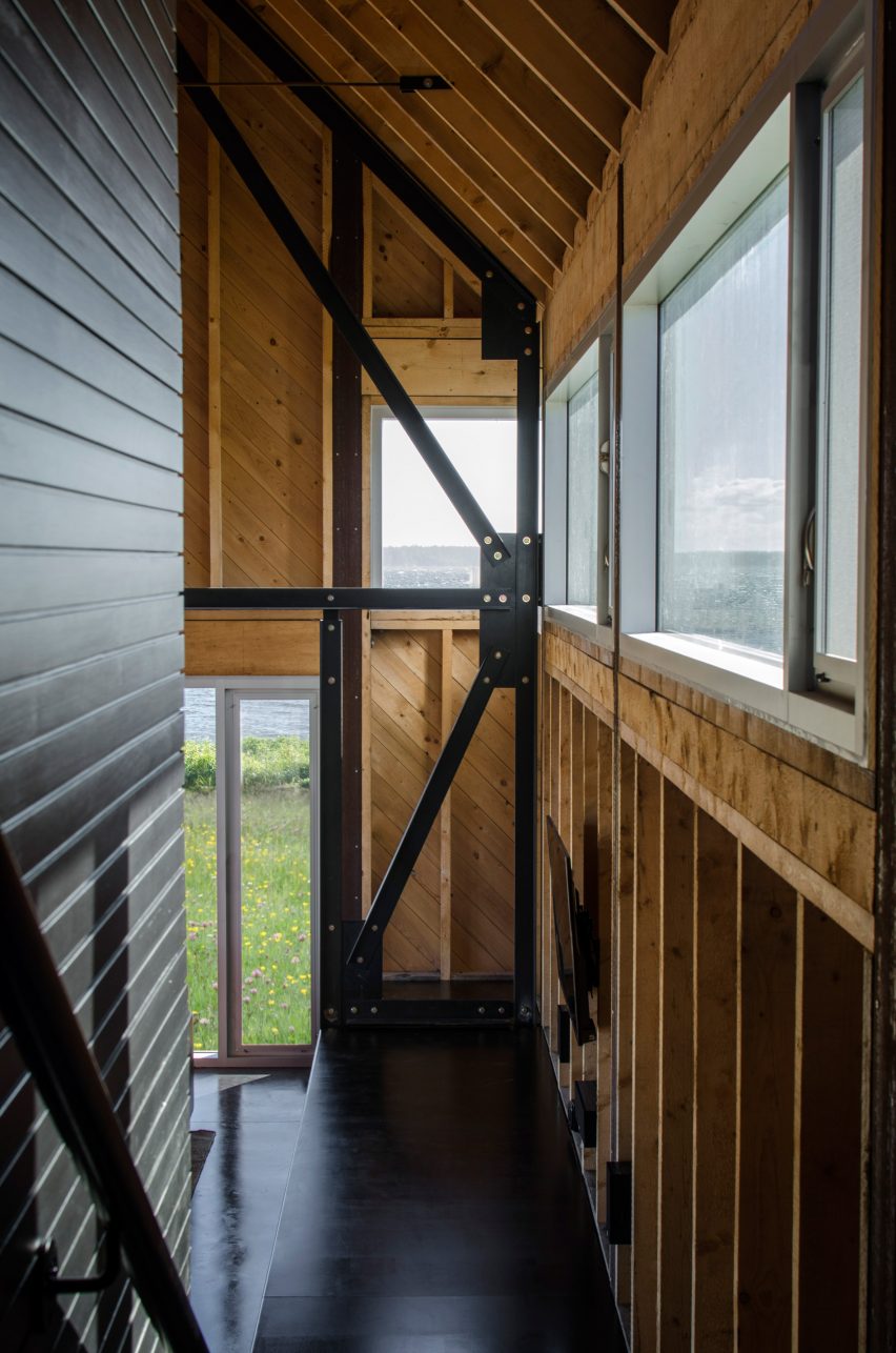 Point House by MacKay-Lyons Sweetapple