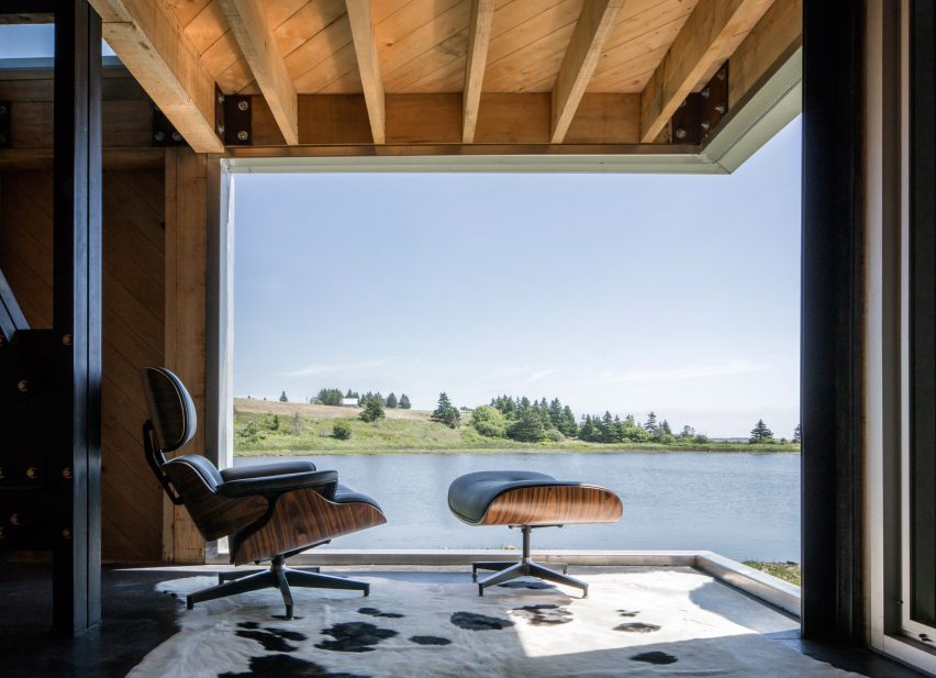 Point House by MacKay-Lyons Sweetapple