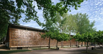 Riding arena by Beta 0 Architects