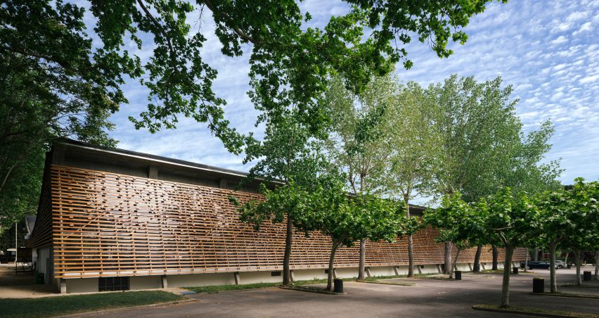Riding arena by Beta 0 Architects