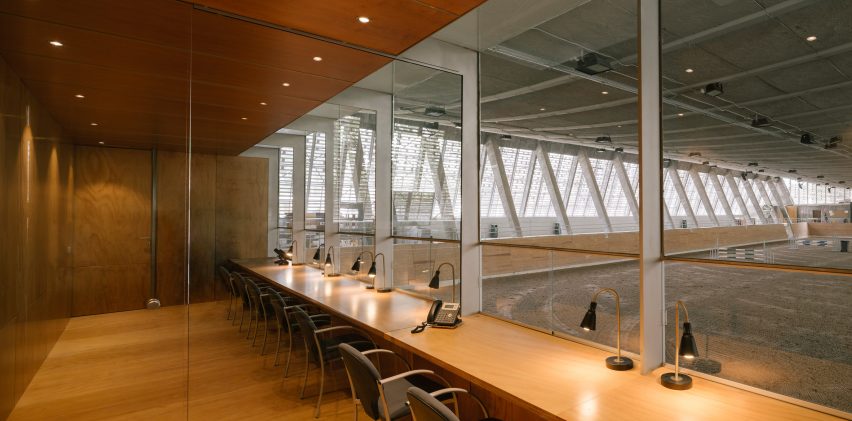 Riding arena by Beta 0 Architects
