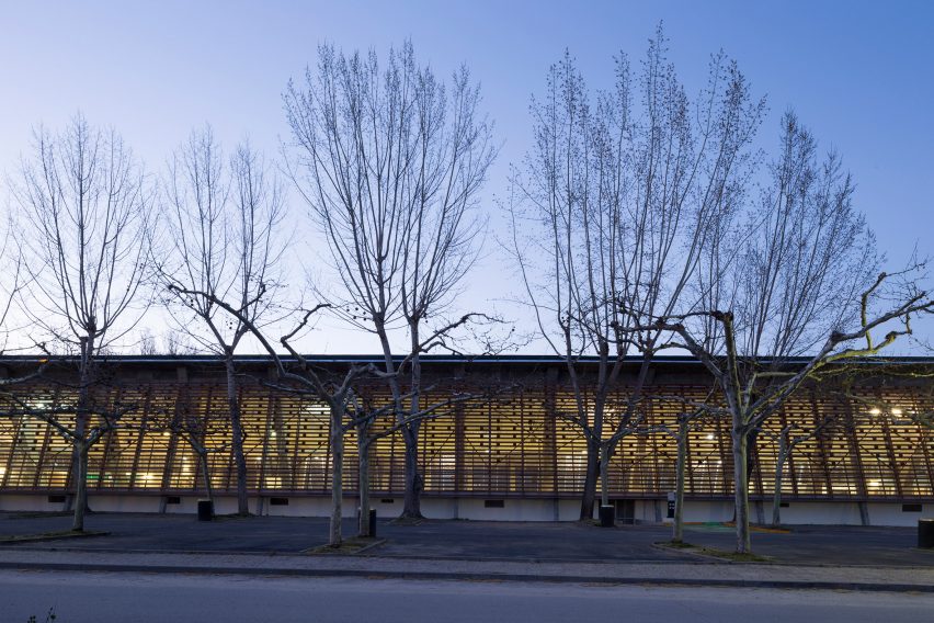 Riding arena by Beta 0 Architects