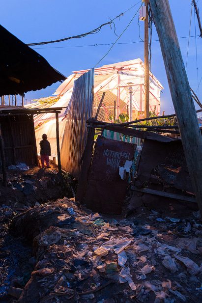 selgas-cano-second-home-project-in-kibera-rohan-silva_dezeen_2364_col_12