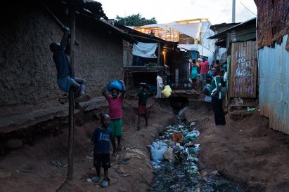selgas-cano-second-home-project-in-kibera-rohan-silva_dezeen_2364_col_4