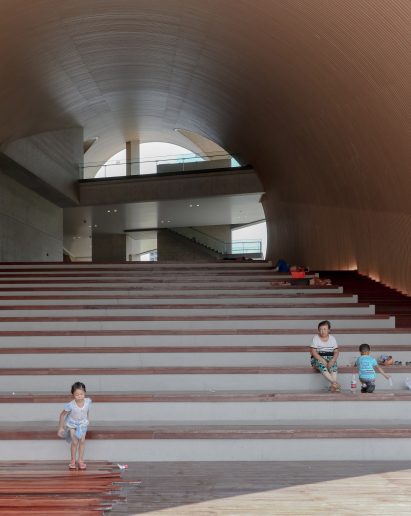 tadao-ando-poly-grand-theatre-photographed-yueqi-li-photography-architecture-shanghai_dezeen_2364_col_11