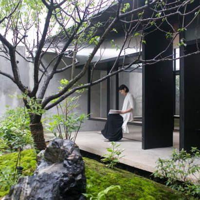 Atelier Deshaus creates glass and steel tea house for Shanghai garden