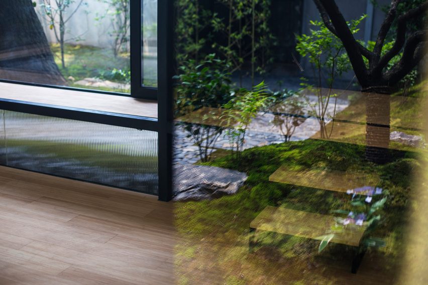 Tea House in Li Garden by Deshaus Atelier