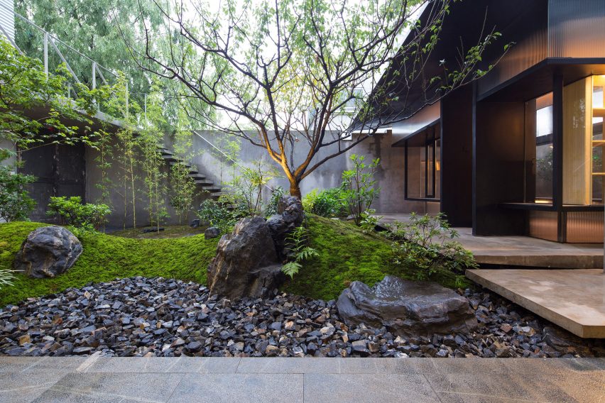 Tea House in Li Garden by Deshaus Atelier