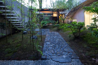 Tea House in Li Garden by Deshaus Atelier