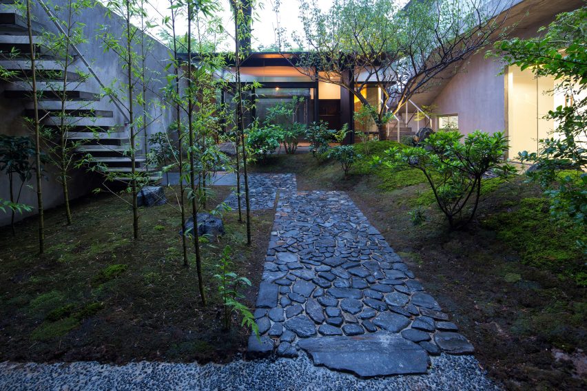 Tea House in Li Garden by Deshaus Atelier