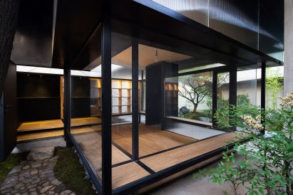 Tea House in Li Garden by Deshaus Atelier