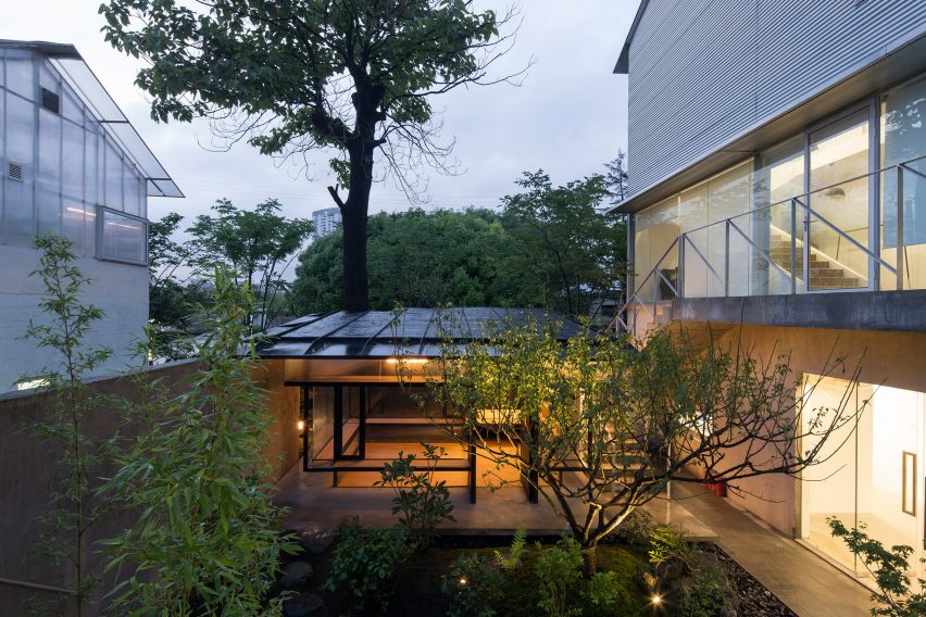 Tea House in Li Garden by Deshaus Atelier