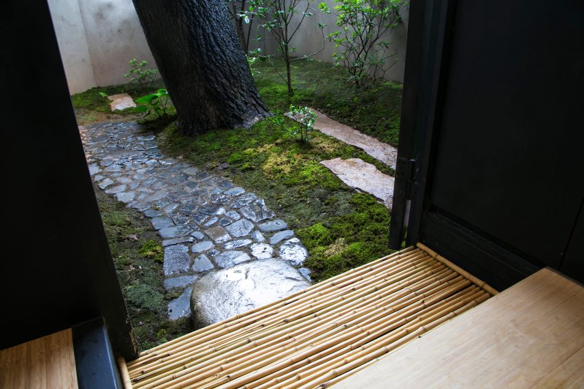 Tea House in Li Garden by Deshaus Atelier